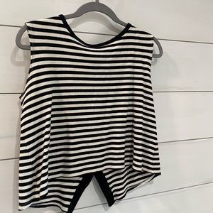 Striped midriff buttoned-back sleeveless top size medium.